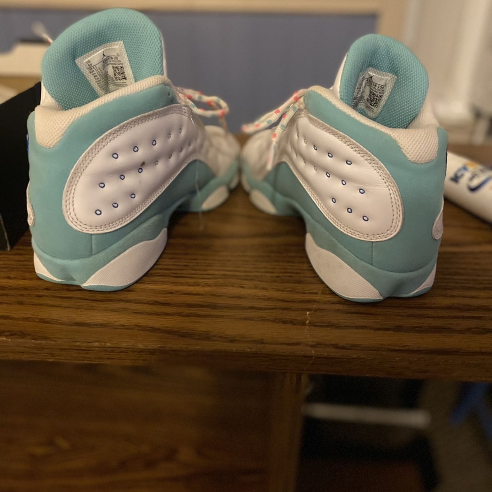 Girls Jordan's Size 5Y  women's size 7 fits also